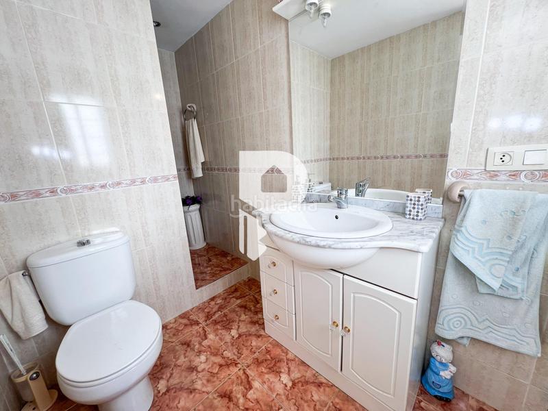 Foto 6a0819a4-3d41-4aae-80ed-2aa2ce79635f. Casa gran casa con piscina propia en Abrera