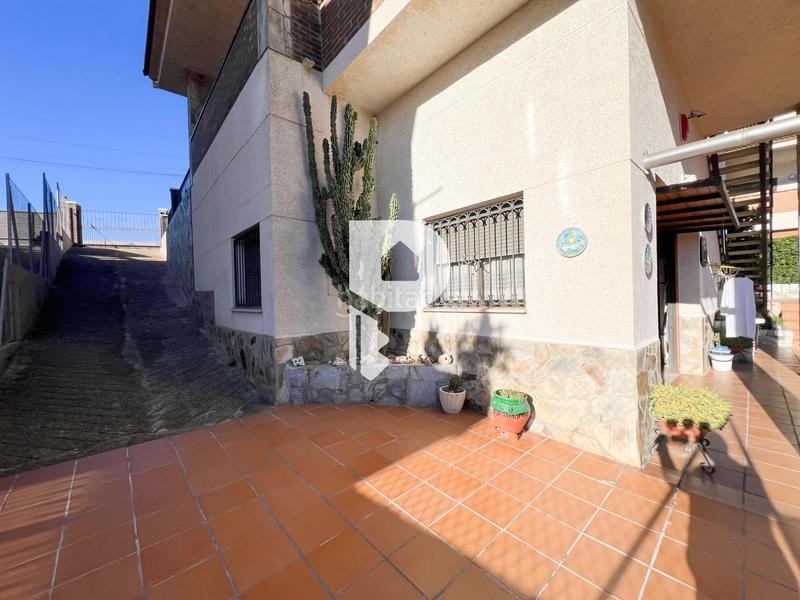 Foto 7a9de048-f716-4146-9b29-3dd8046cd19f. Casa gran casa con piscina propia en Abrera