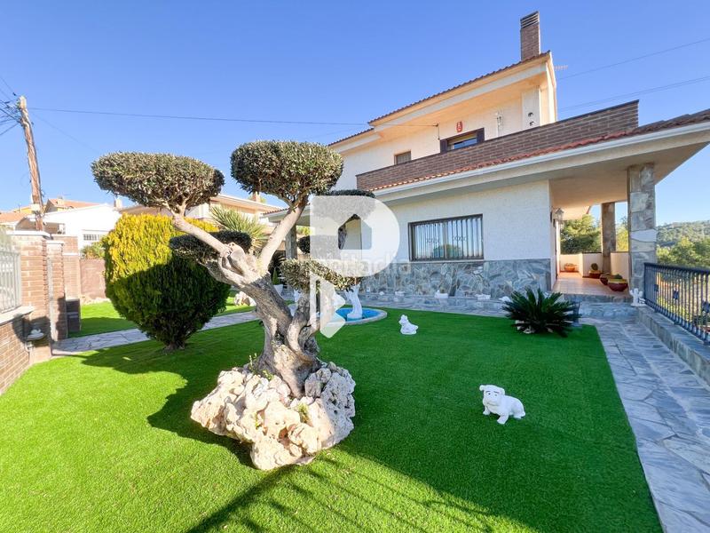 Foto 935f9341-55fa-4d84-b505-ecccd5f68add. Casa gran casa con piscina propia en Abrera