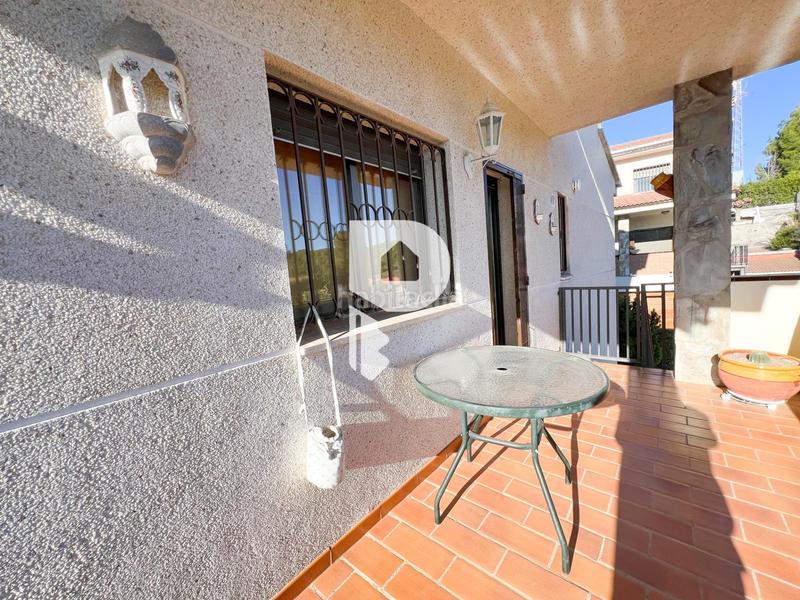 Foto a0602ba0-9a39-48b5-98b0-d0a4cafb8b97. Casa gran casa con piscina propia en Abrera