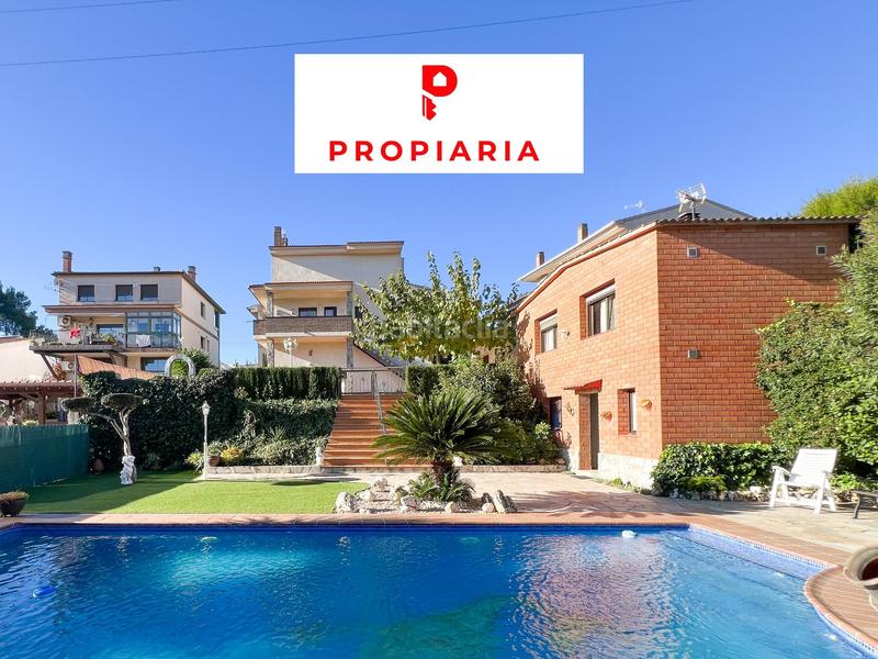 Foto b30456f7-4ea3-45d7-bdc2-cfe2baa02a15. Casa gran casa con piscina propia en Abrera