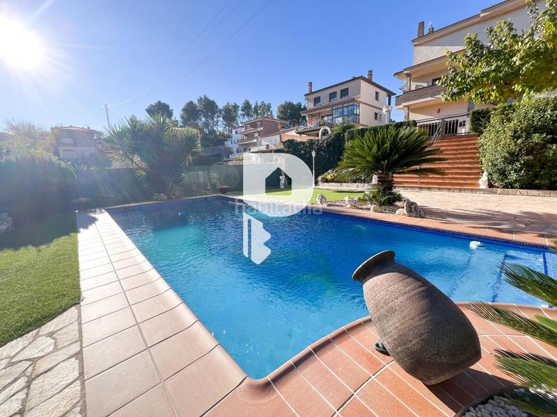 Foto cd7d04cf-4d06-4ef2-a654-3e80dcd75f4e. Casa gran casa con piscina propia en Abrera