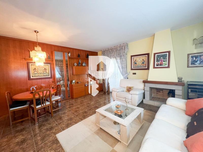 Foto d695a057-156e-4575-bde4-32314d54f39e. Casa gran casa con piscina propia en Abrera