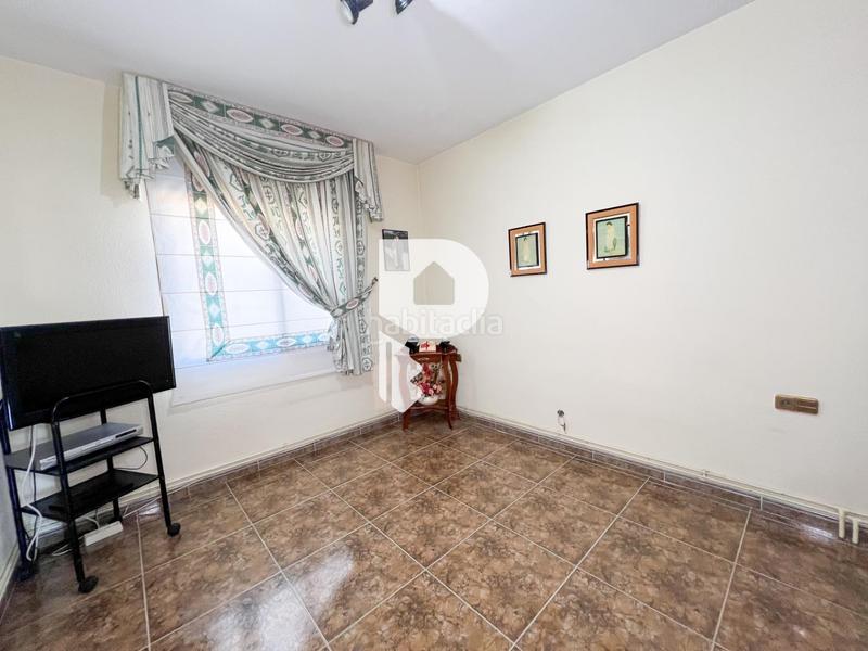 Foto e2fd53ff-eb47-49fb-9300-7a2fae3b926f. Casa gran casa con piscina propia en Abrera