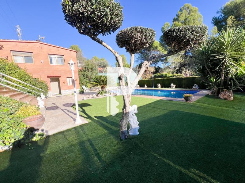 Foto e3452746-f893-4317-9bea-25ef48b90b07. Casa gran casa con piscina propia en Abrera