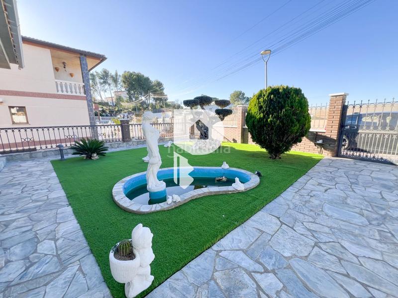 Foto e42db602-3cd2-402b-8ad6-44d3746b975e. Casa gran casa con piscina propia en Abrera