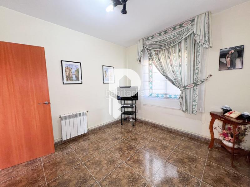 Foto ff7ad998-b1e5-46d5-924f-7d8c7eb499f2. Casa gran casa con piscina propia en Abrera