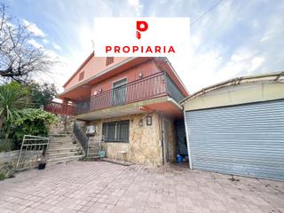 Casa a Vallirana. Bonita casa con jardn