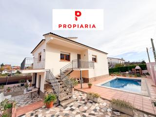 Casa a Piera. Magnifica casa con piscina