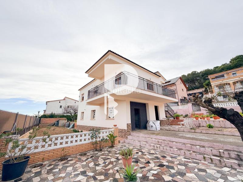 Foto 43c29542-bed3-4709-ad2e-c91bf05223bd. Maison avec parking dans Piera