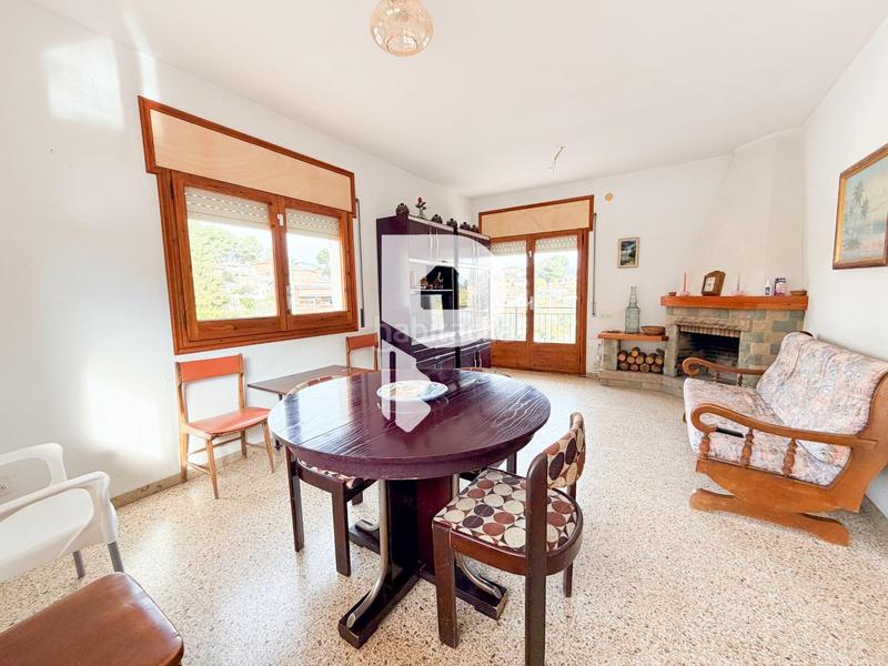 Foto f6e39685-9a5e-4fad-acb0-db0156bb895d. Maison avec parking dans Piera