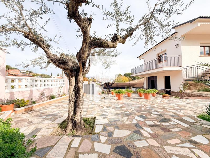 Foto f9ffe78d-2a84-4c21-9556-792e1c8b070c. Maison avec parking dans Piera