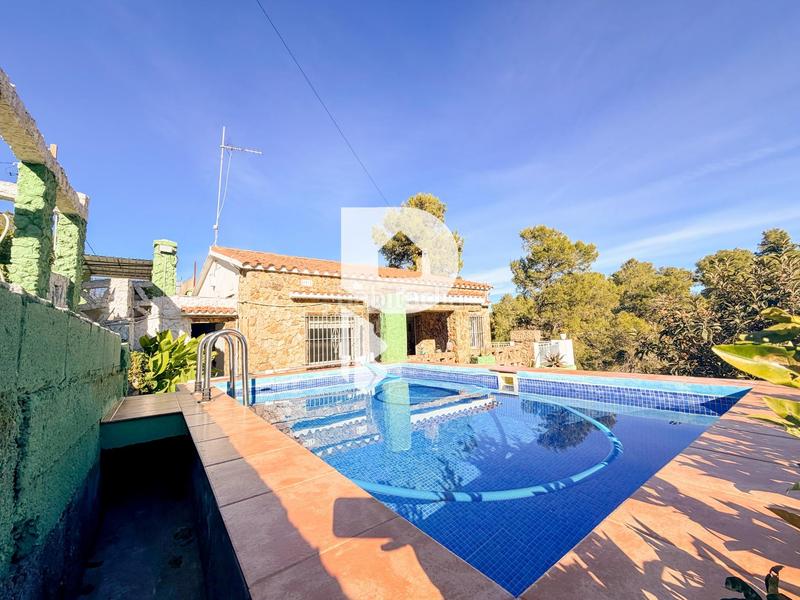 Foto 6d754910-05db-4e4a-ac40-f056756746a4. Casa  con piscina y estudio en Olesa de Bonesvalls