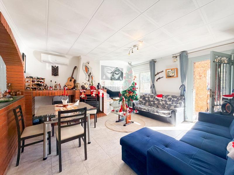 Foto b8a1c5f8-80d3-4be7-ad71-59ca7ff6c59e. Casa  con piscina y estudio en Olesa de Bonesvalls