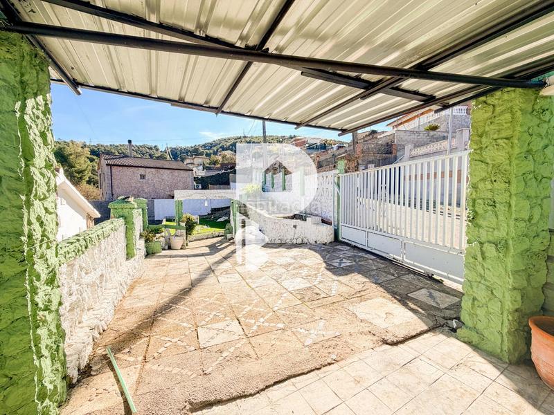 Foto b9b0148f-2445-492b-af98-c0f3985e7ef4. Casa  con piscina y estudio en Olesa de Bonesvalls