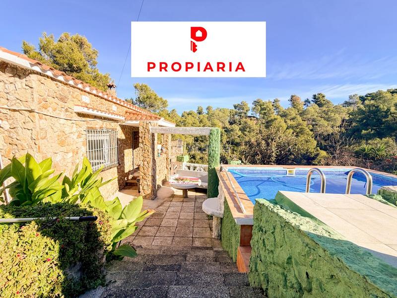 Foto f2604fd5-a3a5-455a-a6cc-45e4a1e7226e. Casa  con piscina y estudio en Olesa de Bonesvalls