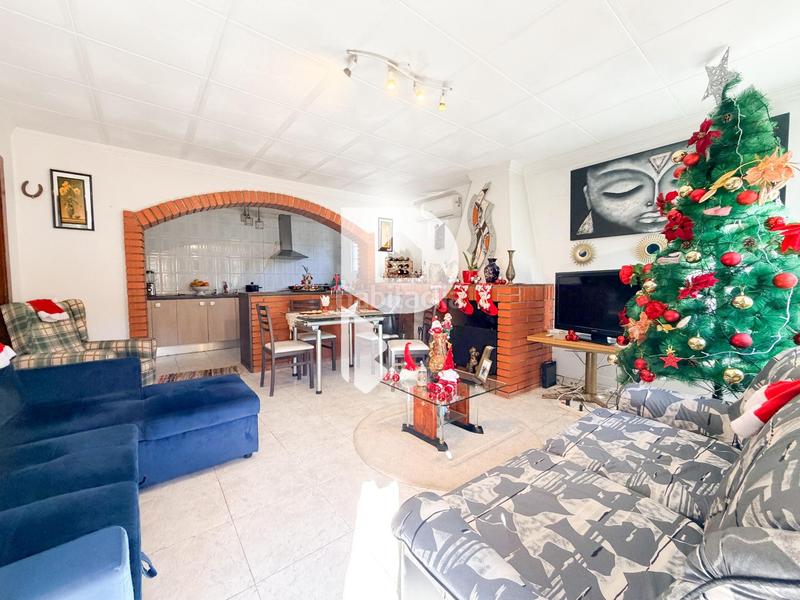 Foto f33aa4ba-c639-476f-9e72-79f89e33b124. Casa  con piscina y estudio en Olesa de Bonesvalls