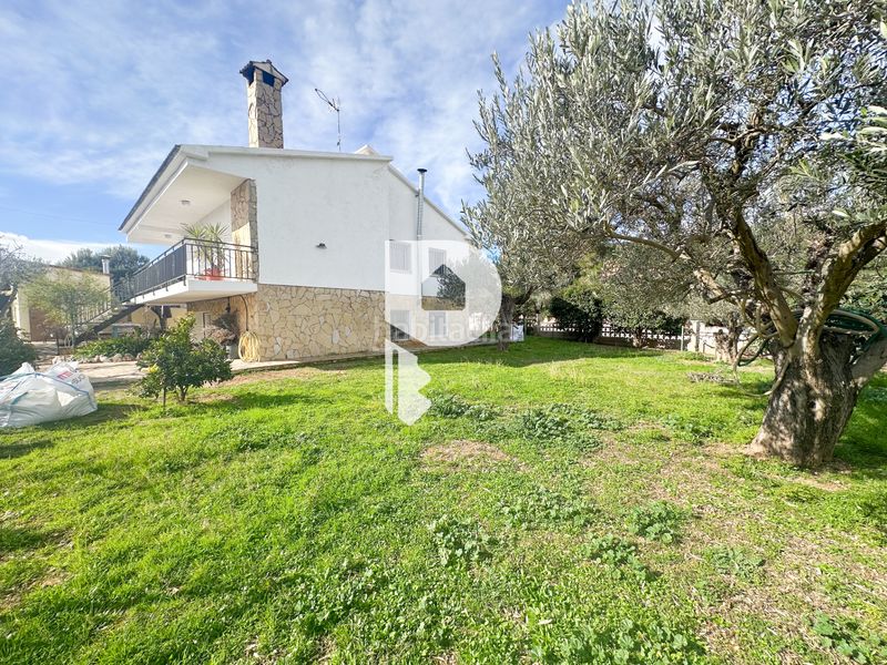 Foto 63ac48ad-2bd6-4f82-adca-cfb149a00366. Casa amb xemeneia calefacció aparcament piscina a Esparreguera