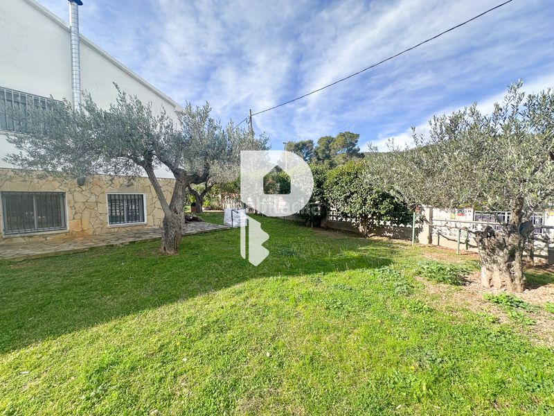 Foto 77a9ab69-0b1b-4d17-b054-ab0d829a75df. Casa amb xemeneia calefacció aparcament piscina a Esparreguera
