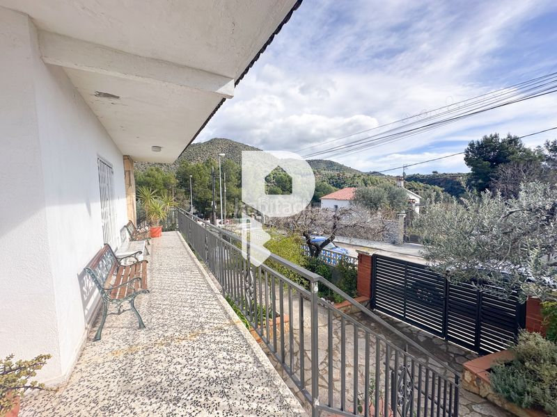 Foto aff8ec58-6566-42cd-be63-ed84c487509b. Casa amb xemeneia calefacció aparcament piscina a Esparreguera