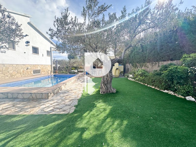 Foto d0227236-317c-44e7-9f46-57af20578c91. Casa amb xemeneia calefacció aparcament piscina a Esparreguera