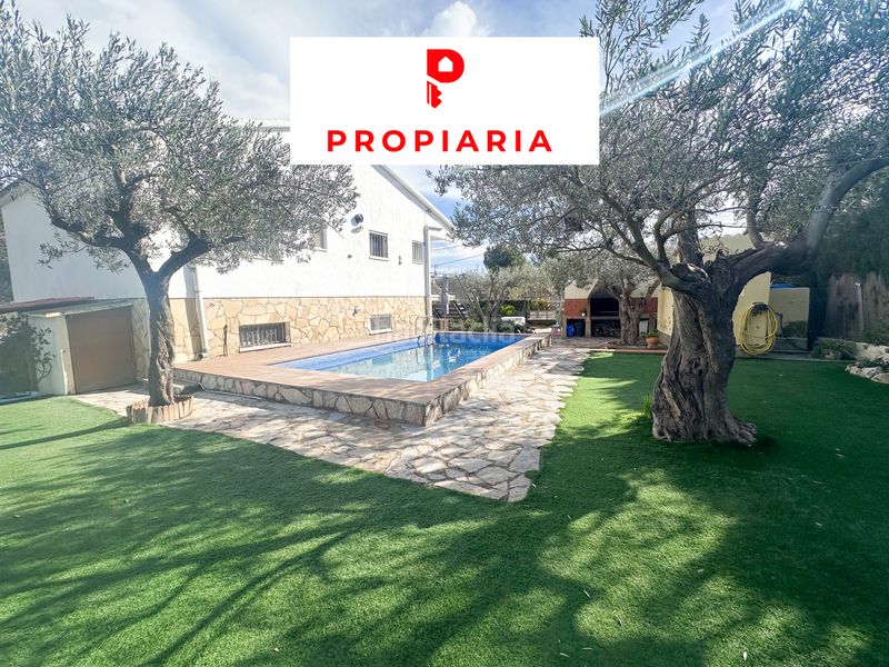 Foto d28fd7be-7014-4dc9-9a73-f25d38100411. Casa amb xemeneia calefacció aparcament piscina a Esparreguera