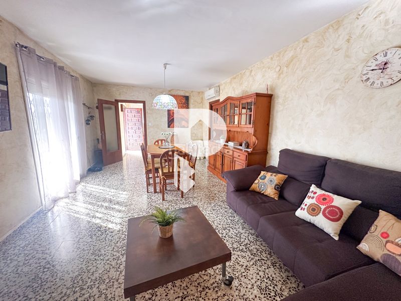 Foto e3c841f4-e279-4c04-9961-9da23e6da6ff. Casa amb xemeneia calefacció aparcament piscina a Esparreguera