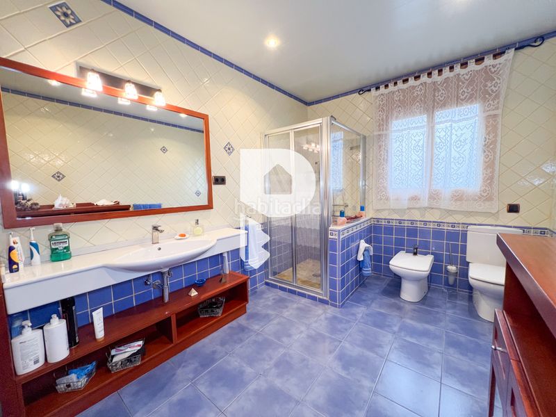 Foto 0f47b11f-073f-4e4c-b751-a368f9c79b3c. Chalet in carrer riu muga 14 in Vallirana