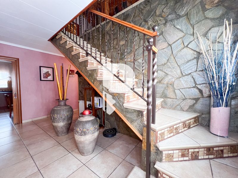Foto 17a17f64-2b17-4714-a7ac-2d39f8b3580d. Chalet in carrer riu muga 14 in Vallirana