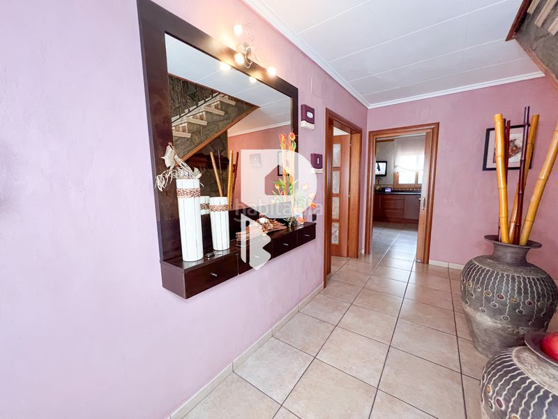 Foto 2f18b3e3-d9b0-4c0e-af53-b6a102e29868. Chalet in carrer riu muga 14 in Vallirana