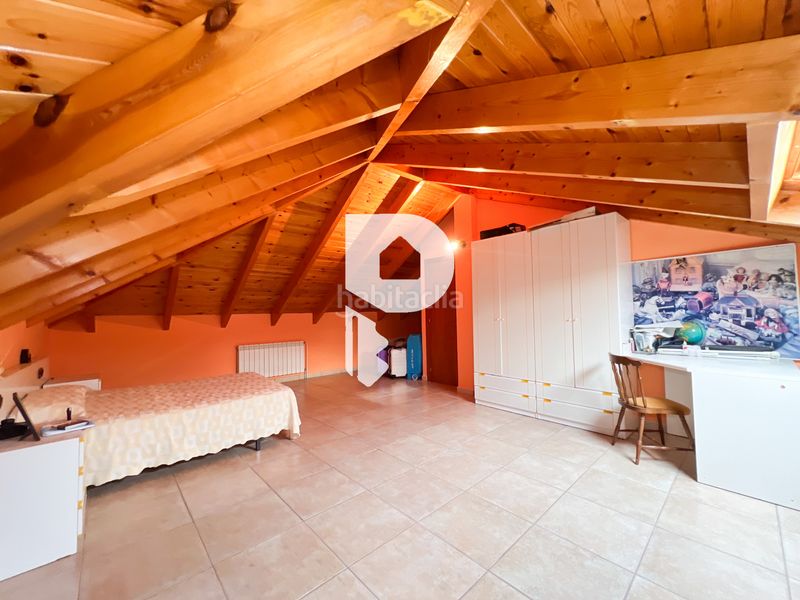 Foto 30a5a96e-da13-42e2-a472-a4451f117dbe. Chalet in carrer riu muga 14 in Vallirana