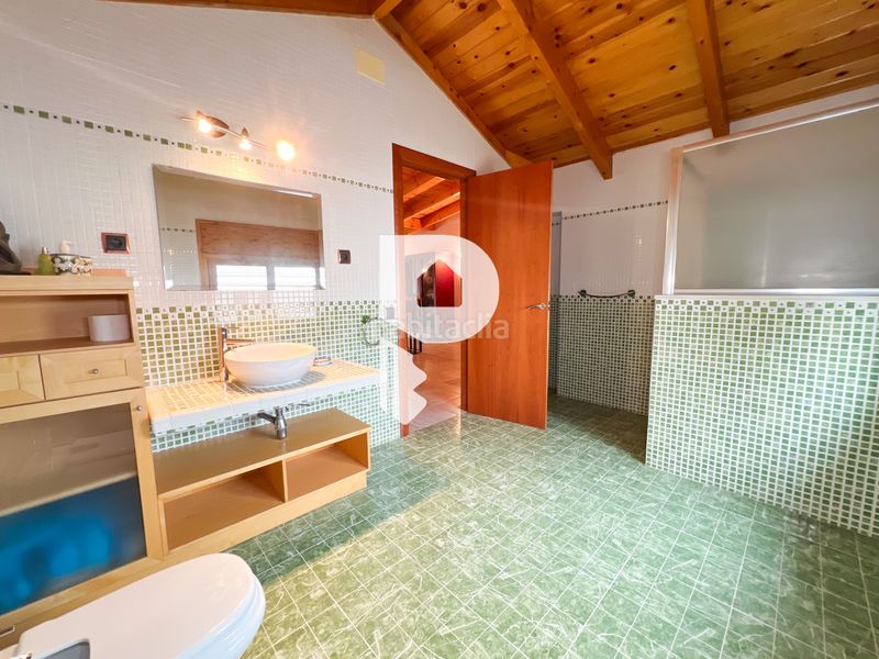 Foto 4382e9d4-5706-46b2-97a3-ac6aca1ee95e. Chalet in carrer riu muga 14 in Vallirana