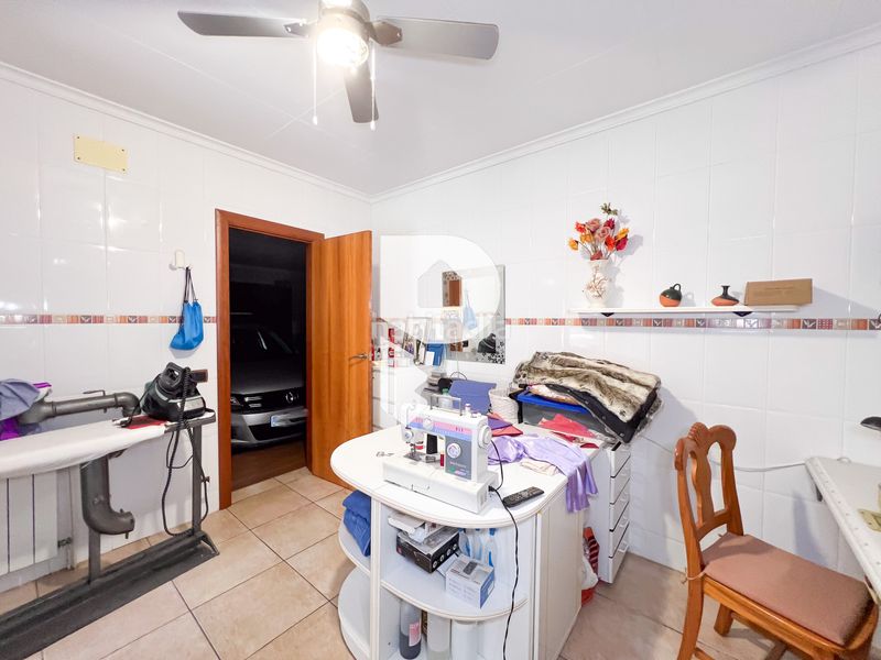 Foto 76f56bd6-aac2-4c48-ab0d-2b29ce432c0b. Chalet in carrer riu muga 14 in Vallirana