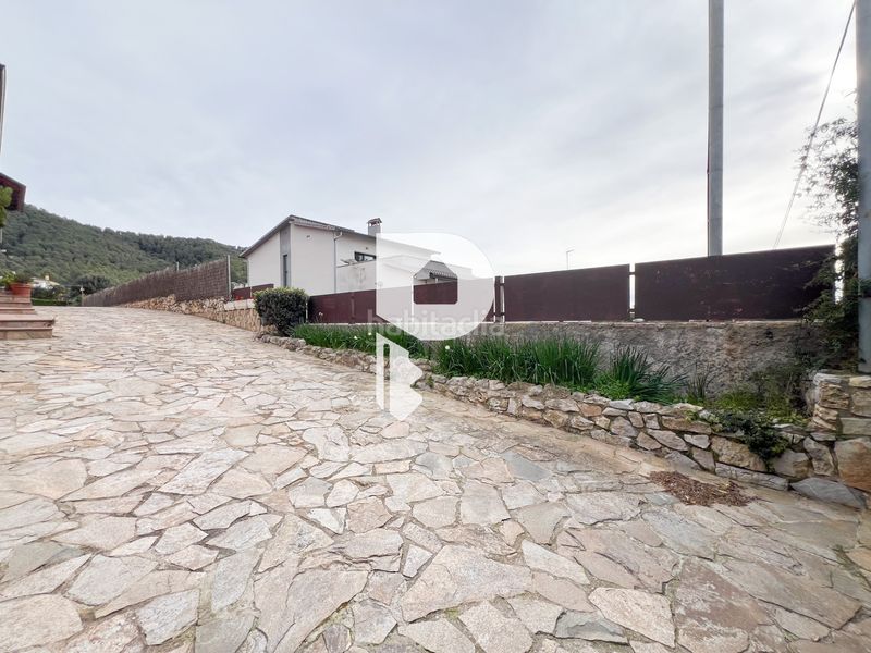Foto 90546dd3-1070-445a-8193-bfda7f85fdb0. Chalet in carrer riu muga 14 in Vallirana