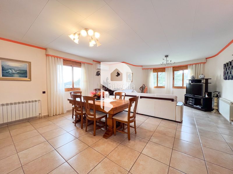 Foto 9683ce08-5d3d-4a63-b9f7-4e5ff57e9b17. Chalet in carrer riu muga 14 in Vallirana