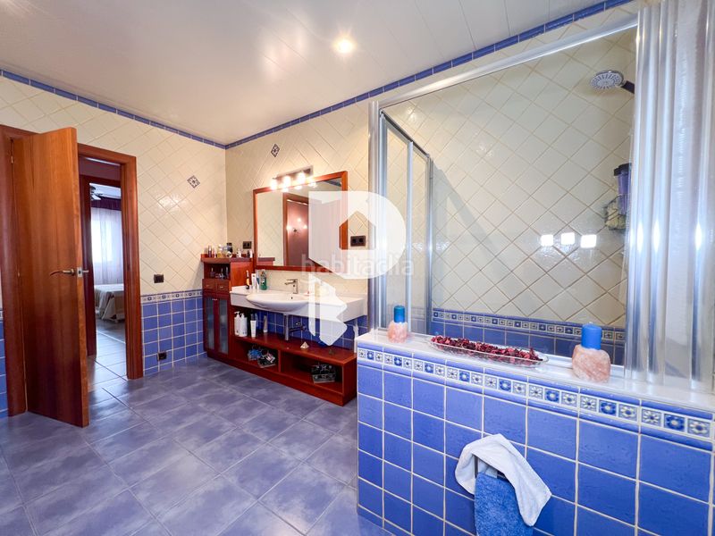 Foto 98107734-5341-49a3-8744-621227762ba2. Chalet in carrer riu muga 14 in Vallirana