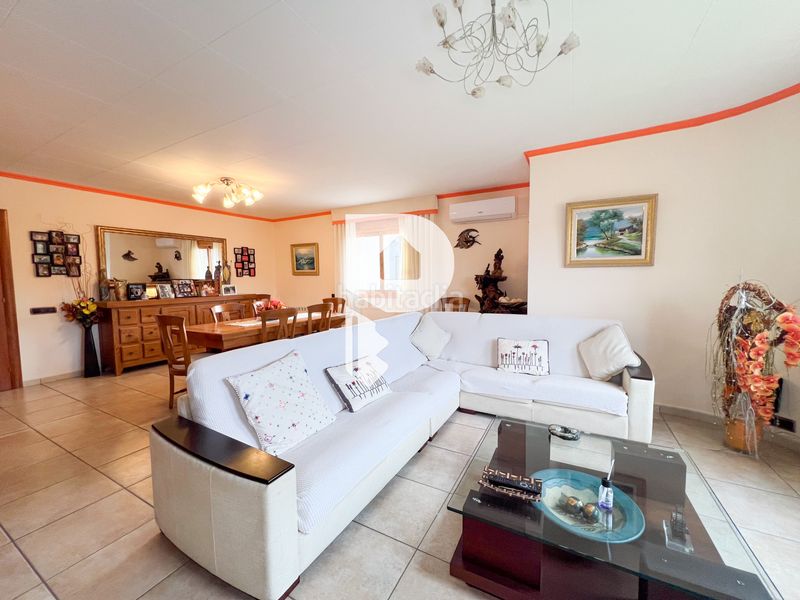 Foto b1a6a42a-b8c5-4fb8-808c-4a2f8dc44dab. Chalet in carrer riu muga 14 in Vallirana