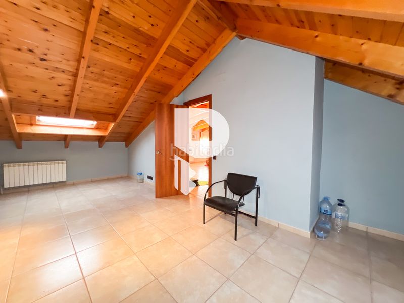 Foto b7b15cf0-b9c3-4a5b-933c-8deecd257b61. Chalet in carrer riu muga 14 in Vallirana