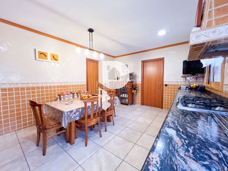 Foto bc2d3b31-8241-43e6-8b63-661c1de6f758. Chalet in carrer riu muga 14 in Vallirana