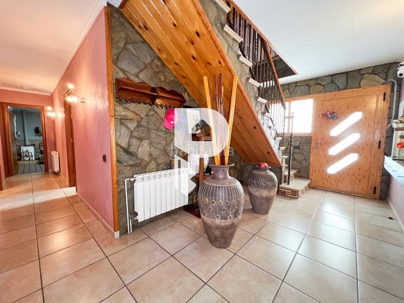 Foto c18b6562-de16-4f17-a6f2-aa01474160dd. Chalet in carrer riu muga 14 in Vallirana