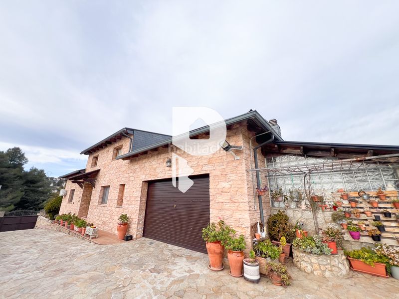 Foto db74e839-6836-4772-82ba-e008efc145ae. Chalet in carrer riu muga 14 in Vallirana