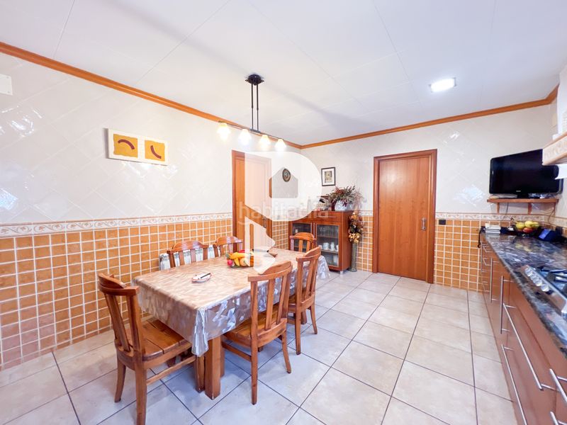 Foto dba48ab8-e7cf-4464-99d7-3a7fa2b6c0e1. Chalet in carrer riu muga 14 in Vallirana