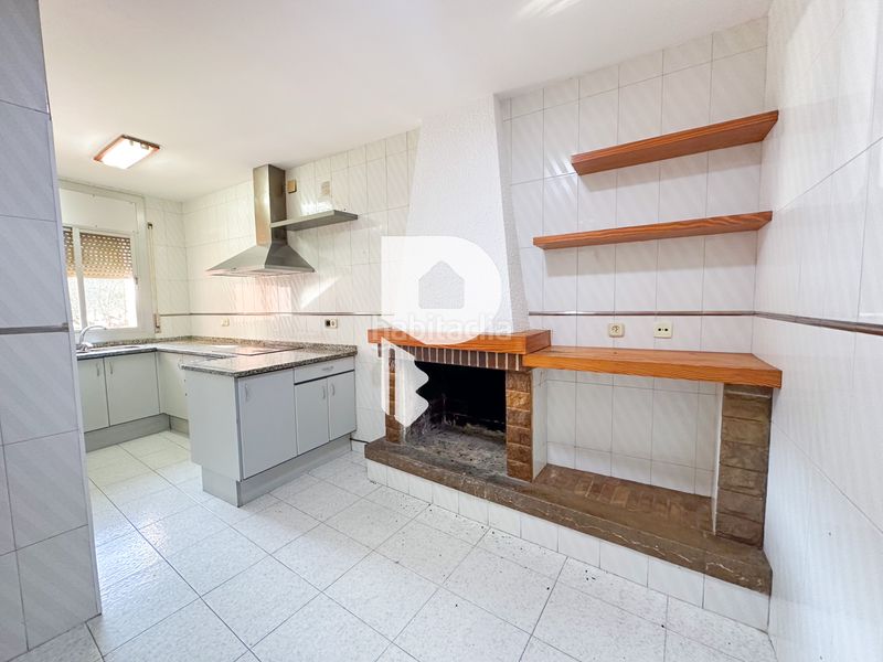 Foto 012842aa-a872-4201-a04f-3ab9398e8d5f. Casa amb xemeneia a Olesa de Bonesvalls