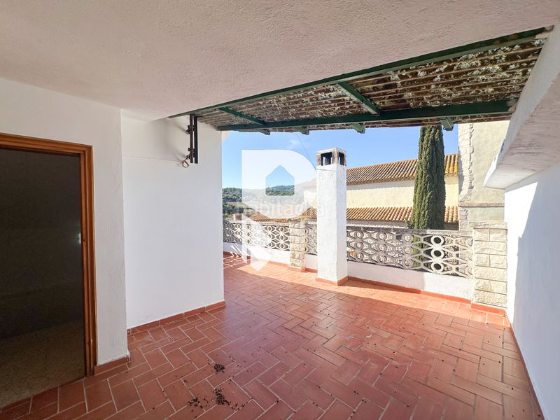 Foto 587f0e1a-0ced-4014-99e6-a0df93b0e97a. Casa amb xemeneia a Olesa de Bonesvalls