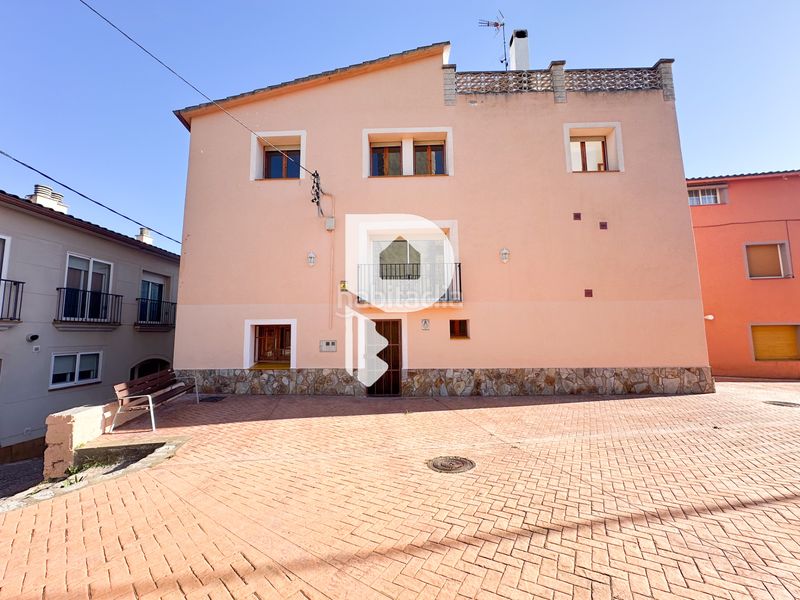 Foto 86cc993c-3b27-4640-94b1-9398a75f6a4a. Casa amb xemeneia a Olesa de Bonesvalls
