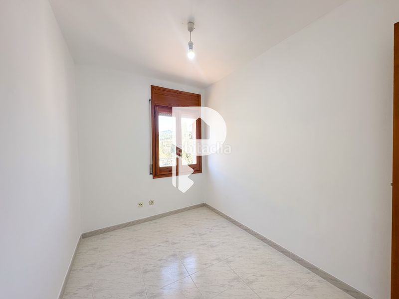 Foto a02ab718-5e88-48bb-a250-cc1f8e8a201e. Casa amb xemeneia a Olesa de Bonesvalls