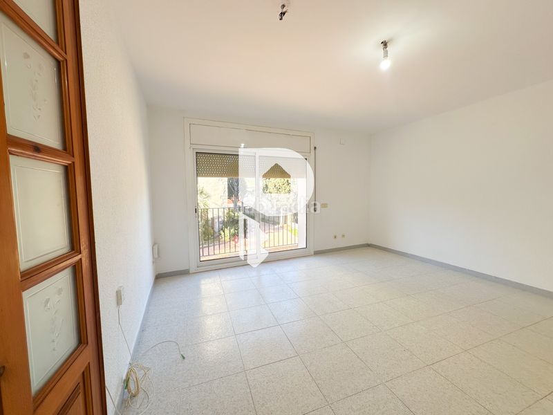 Foto b0ff34ff-433c-480d-8e65-6627a9e0fb83. Casa amb xemeneia a Olesa de Bonesvalls