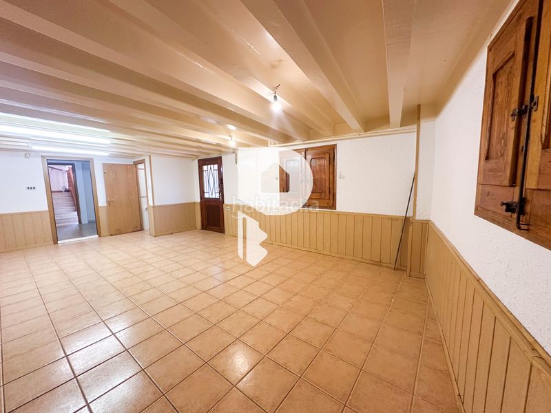 Foto be106596-ee58-4a70-915d-8503e07f60d0. Casa amb xemeneia a Olesa de Bonesvalls