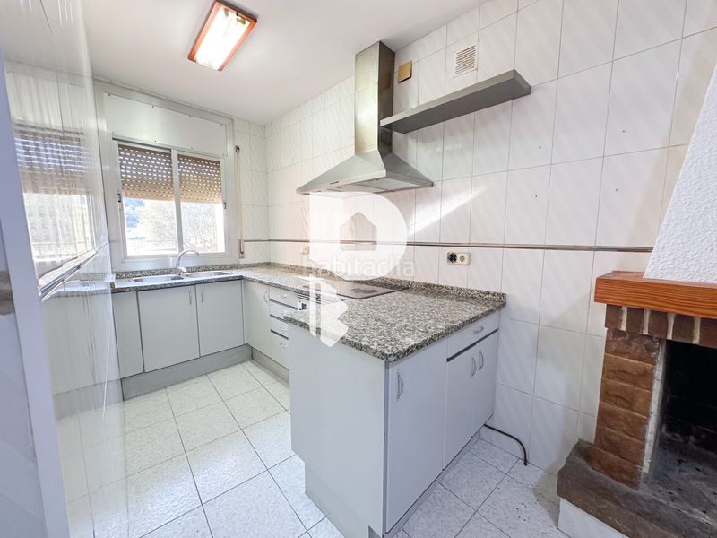 Foto d452d402-4861-49c8-8bfa-cb8f49b0f6d0. Casa amb xemeneia a Olesa de Bonesvalls