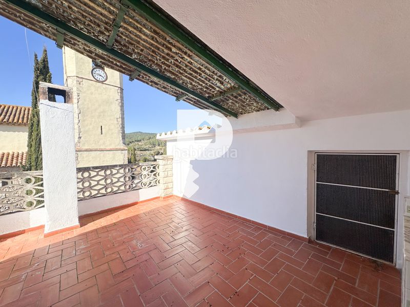 Foto dcb38b89-df17-4360-a68e-a9a2904e1f1f. Casa amb xemeneia a Olesa de Bonesvalls